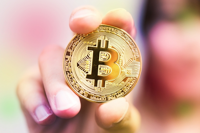ビットコイン10万円を1年間持ち続ける